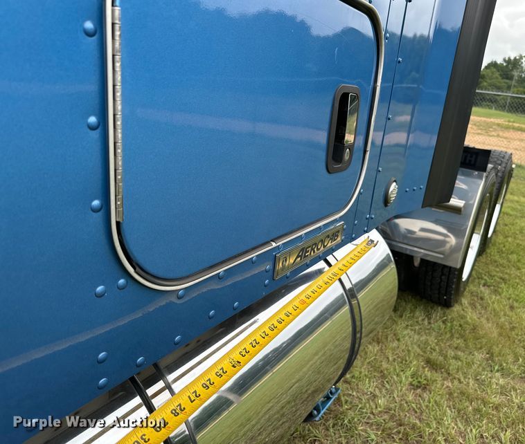 image for item NQ9699 2016 Kenworth W900 semi truck