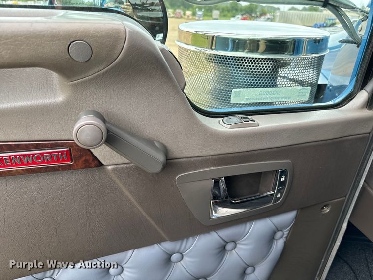 image for item NQ9699 2016 Kenworth W900 semi truck