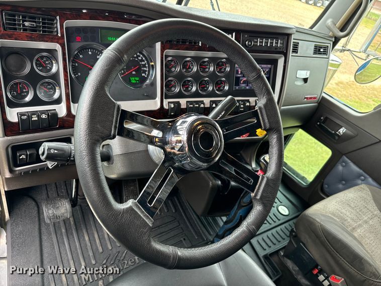 image for item NQ9699 2016 Kenworth W900 semi truck