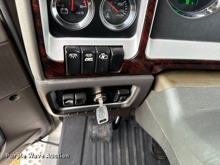 image for item NQ9699 2016 Kenworth W900 semi truck