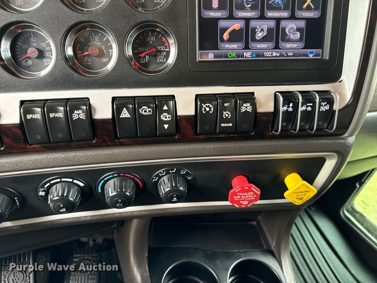 image for item NQ9699 2016 Kenworth W900 semi truck