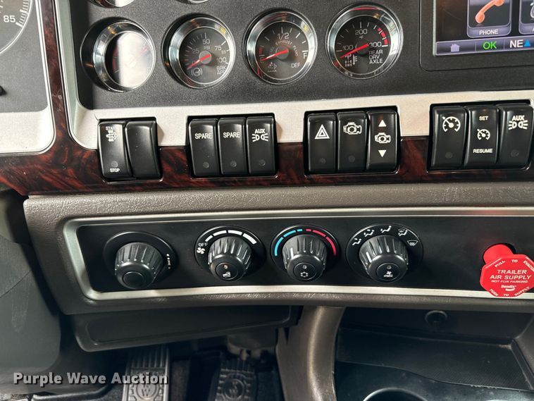 image for item NQ9699 2016 Kenworth W900 semi truck