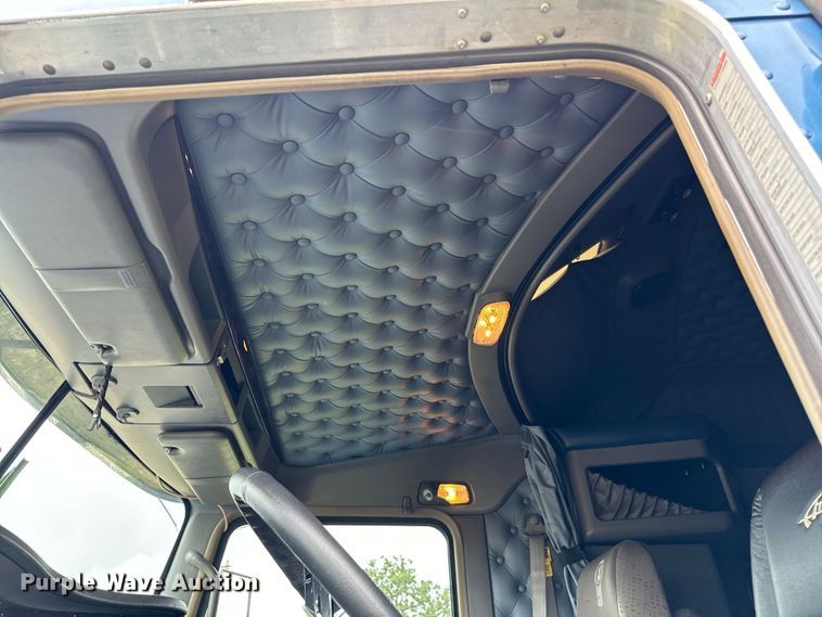 image for item NQ9699 2016 Kenworth W900 semi truck