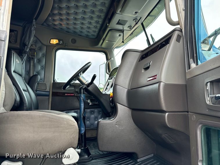 image for item NQ9699 2016 Kenworth W900 semi truck