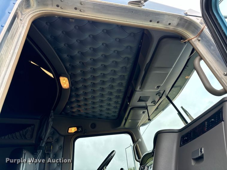 image for item NQ9699 2016 Kenworth W900 semi truck