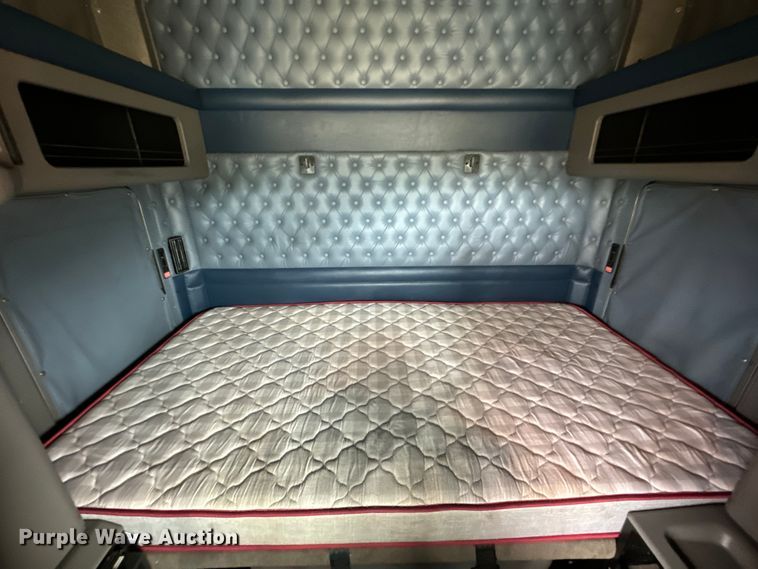 image for item NQ9699 2016 Kenworth W900 semi truck