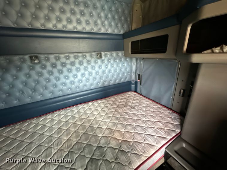 image for item NQ9699 2016 Kenworth W900 semi truck