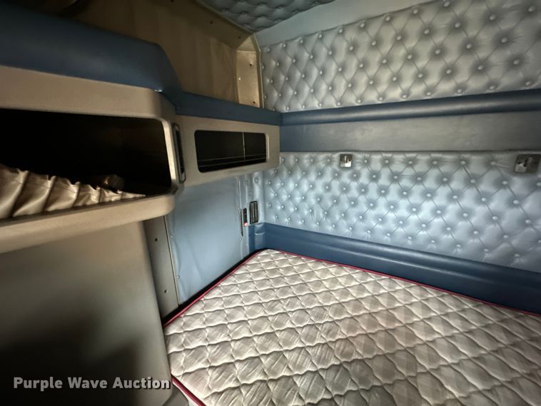 image for item NQ9699 2016 Kenworth W900 semi truck