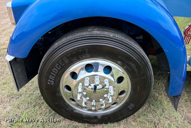 image for item NQ9699 2016 Kenworth W900 semi truck