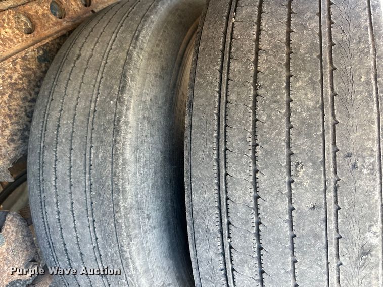 image for item NT9382 1994 Wabash dry van trailer