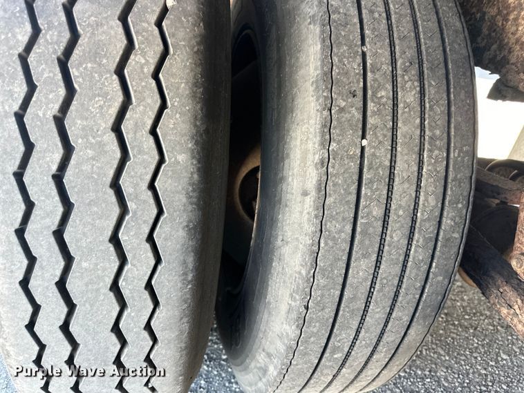 image for item NT9382 1994 Wabash dry van trailer