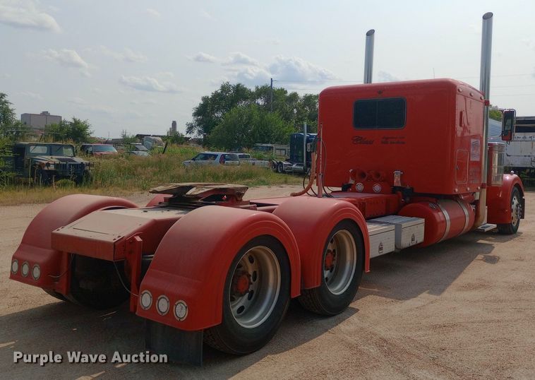 image for item NY9349 2006 Peterbilt 379 semi truck