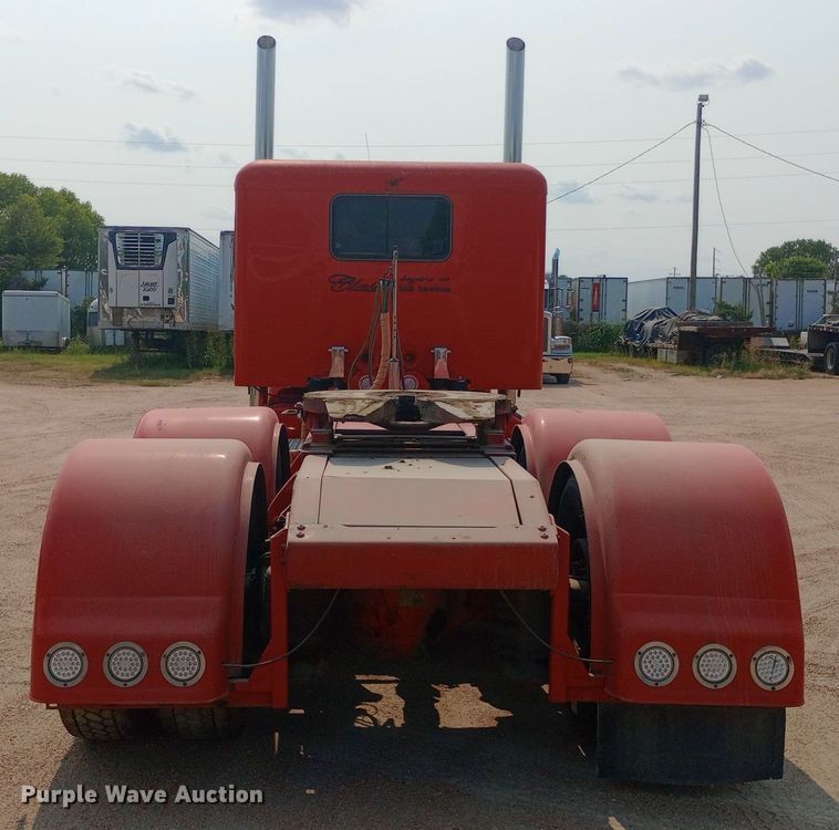 image for item NY9349 2006 Peterbilt 379 semi truck