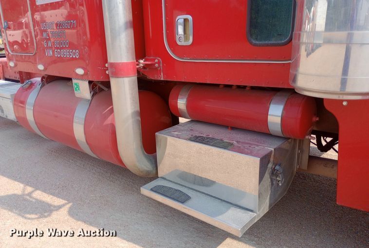 image for item NY9349 2006 Peterbilt 379 semi truck
