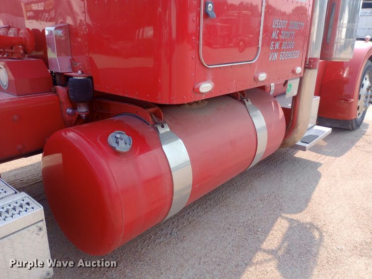 image for item NY9349 2006 Peterbilt 379 semi truck