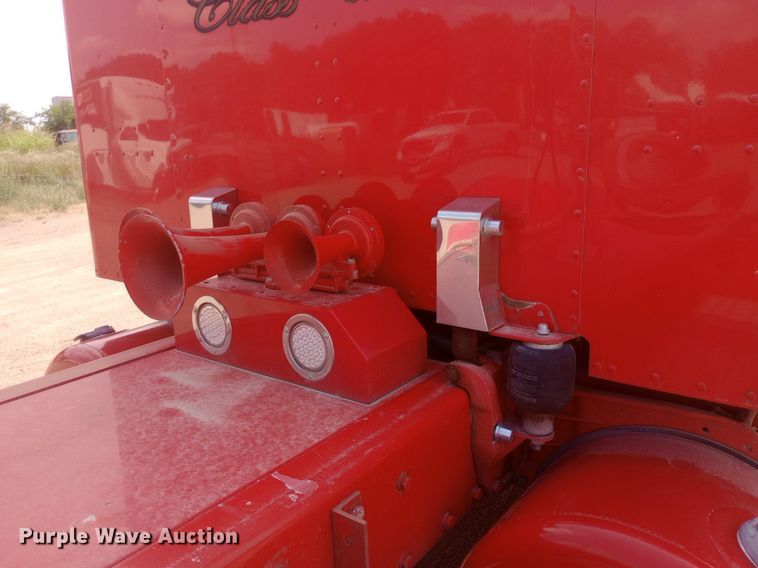 image for item NY9349 2006 Peterbilt 379 semi truck