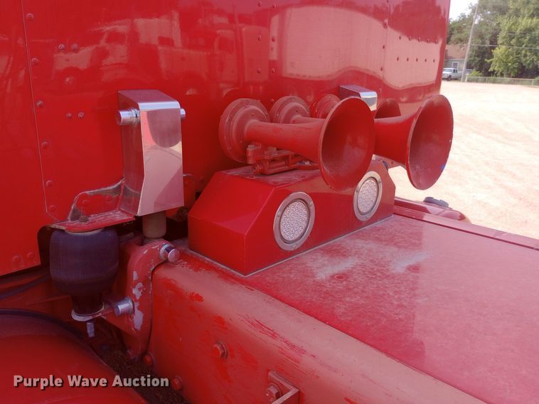 image for item NY9349 2006 Peterbilt 379 semi truck