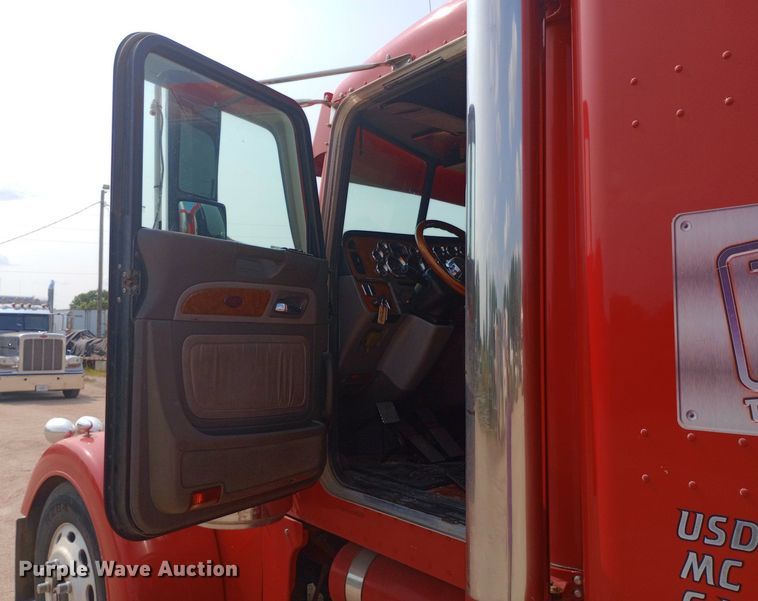 image for item NY9349 2006 Peterbilt 379 semi truck