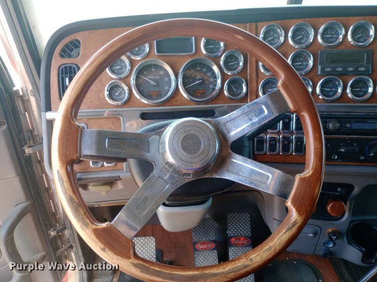 image for item NY9349 2006 Peterbilt 379 semi truck