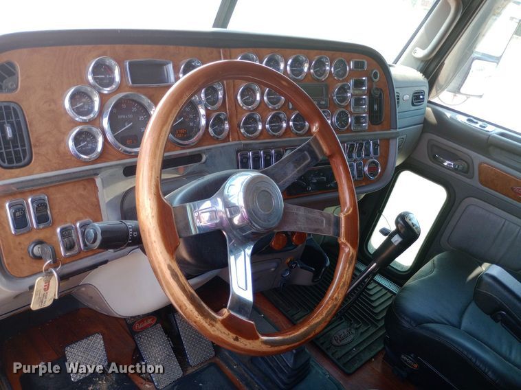 image for item NY9349 2006 Peterbilt 379 semi truck