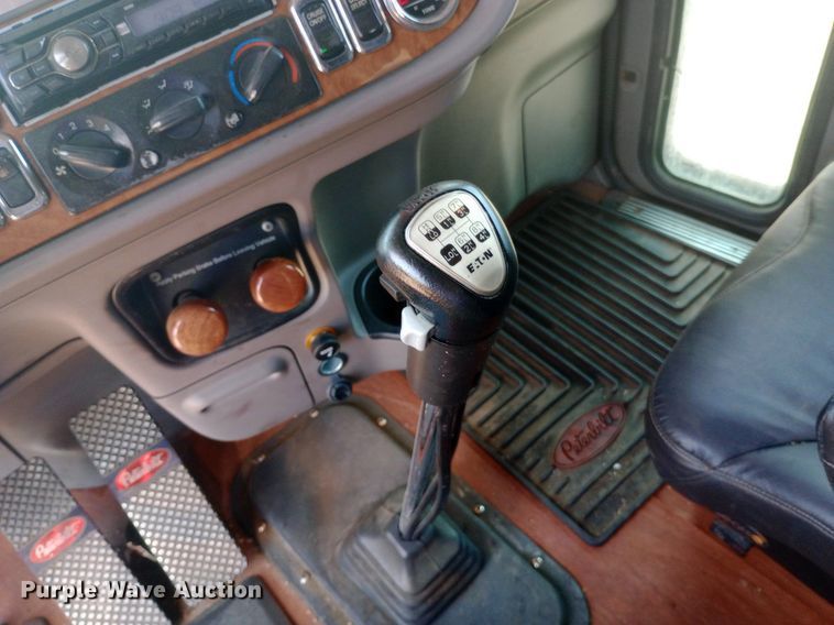image for item NY9349 2006 Peterbilt 379 semi truck