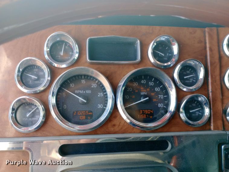 image for item NY9349 2006 Peterbilt 379 semi truck