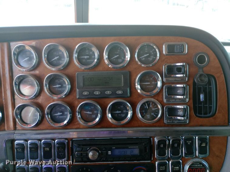 image for item NY9349 2006 Peterbilt 379 semi truck