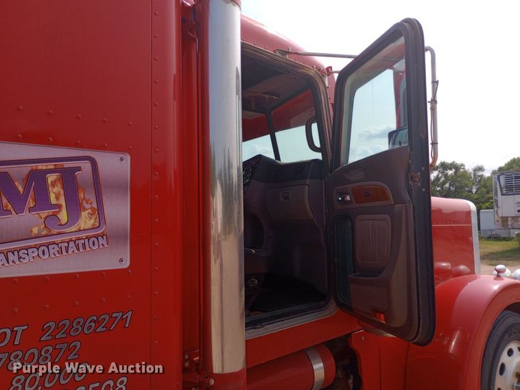 image for item NY9349 2006 Peterbilt 379 semi truck