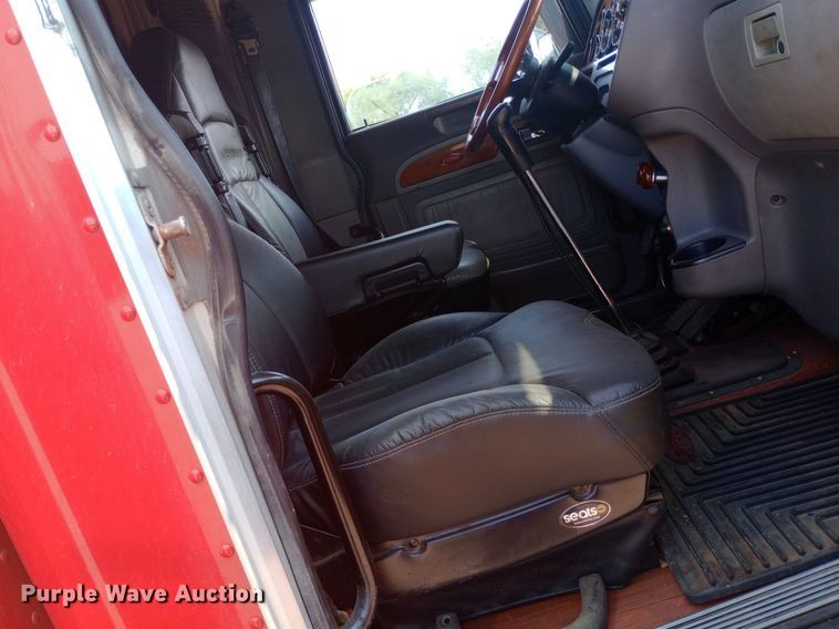 image for item NY9349 2006 Peterbilt 379 semi truck