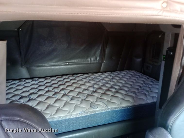 image for item NY9349 2006 Peterbilt 379 semi truck