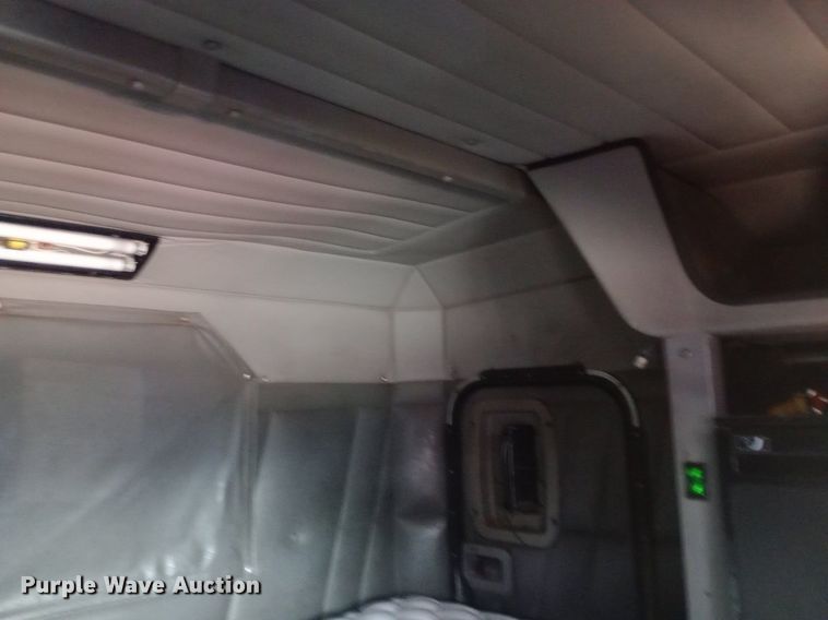 image for item NY9349 2006 Peterbilt 379 semi truck