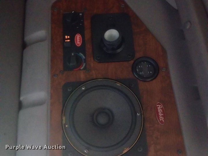 image for item NY9349 2006 Peterbilt 379 semi truck