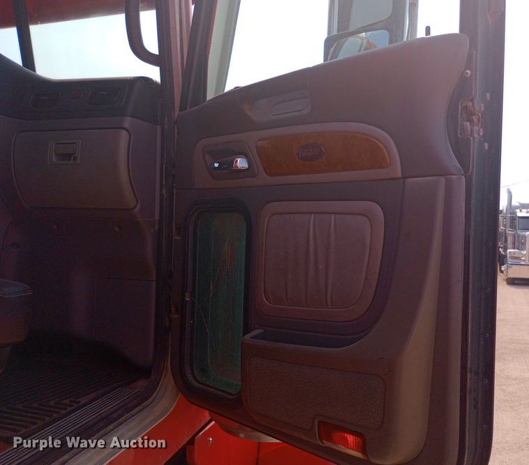 image for item NY9349 2006 Peterbilt 379 semi truck