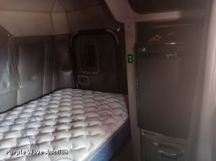 image for item NY9349 2006 Peterbilt 379 semi truck