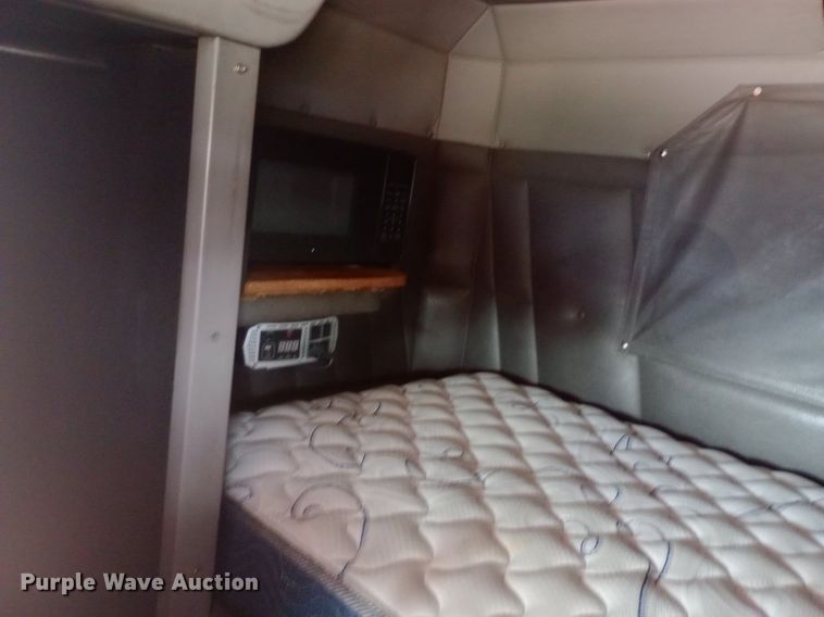 image for item NY9349 2006 Peterbilt 379 semi truck