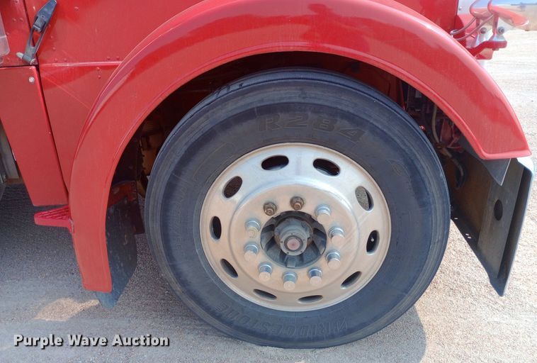 image for item NY9349 2006 Peterbilt 379 semi truck