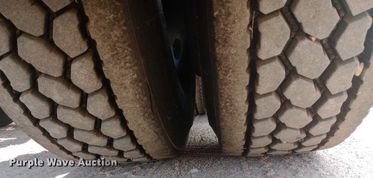 image for item NY9349 2006 Peterbilt 379 semi truck