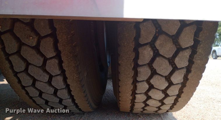 image for item NY9349 2006 Peterbilt 379 semi truck