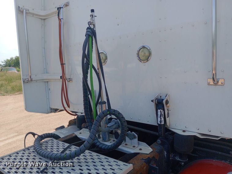 image for item NY9350 2002 Peterbilt 379 semi truck