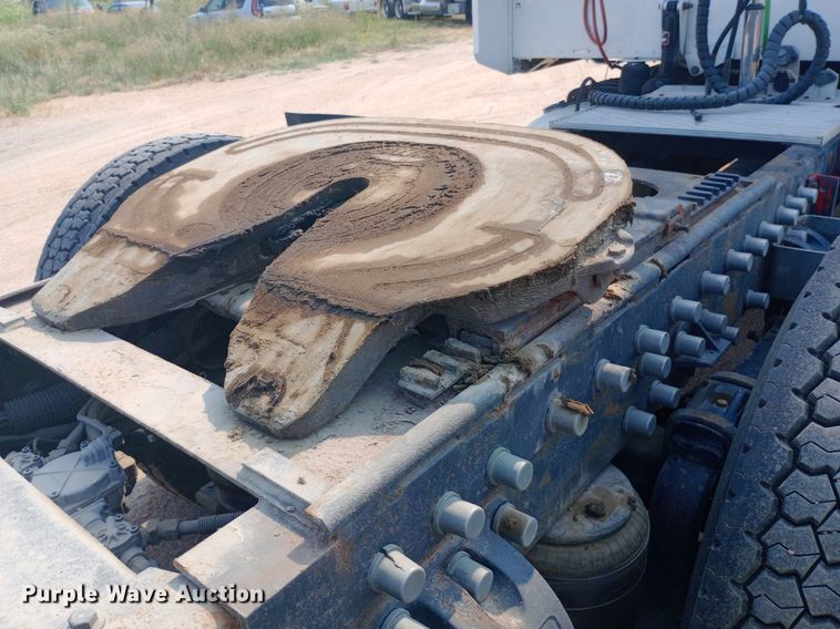 image for item NY9350 2002 Peterbilt 379 semi truck