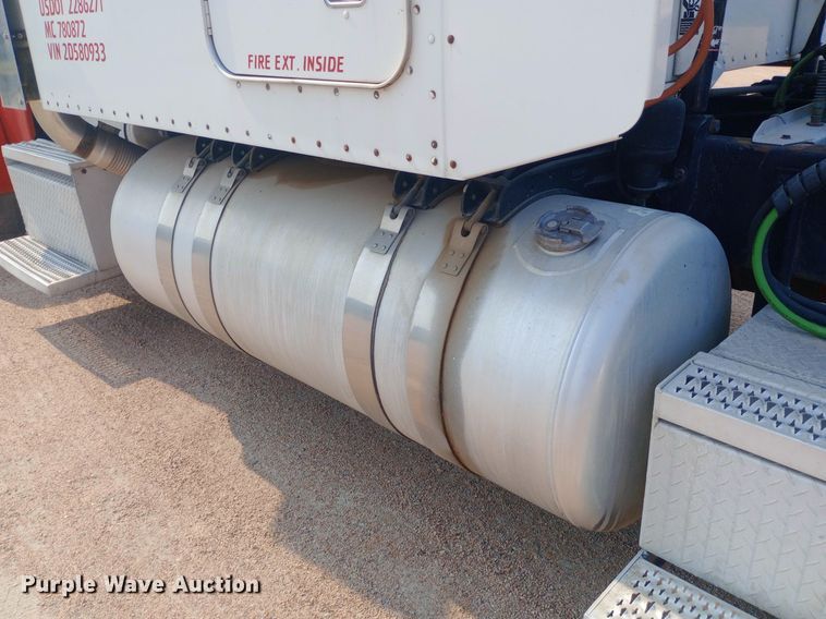 image for item NY9350 2002 Peterbilt 379 semi truck