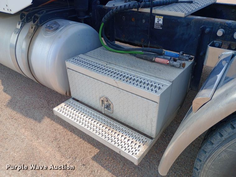 image for item NY9350 2002 Peterbilt 379 semi truck