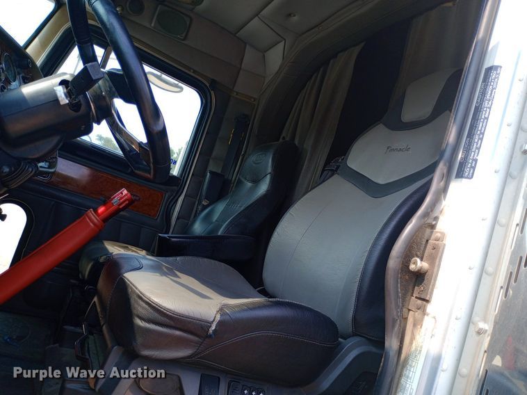 image for item NY9350 2002 Peterbilt 379 semi truck