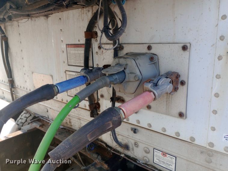 image for item NY9351 2006 Great Dane refrigerated van trailer