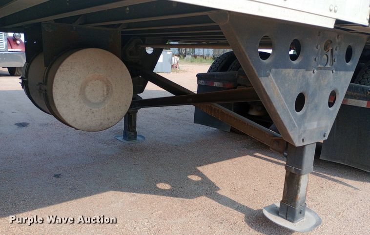 image for item NY9352 2009 Utility 3000R refrigerated van trailer