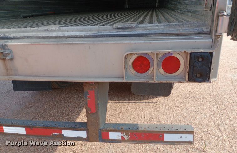 image for item NY9352 2009 Utility 3000R refrigerated van trailer