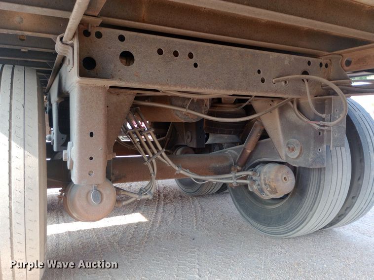 image for item NY9352 2009 Utility 3000R refrigerated van trailer