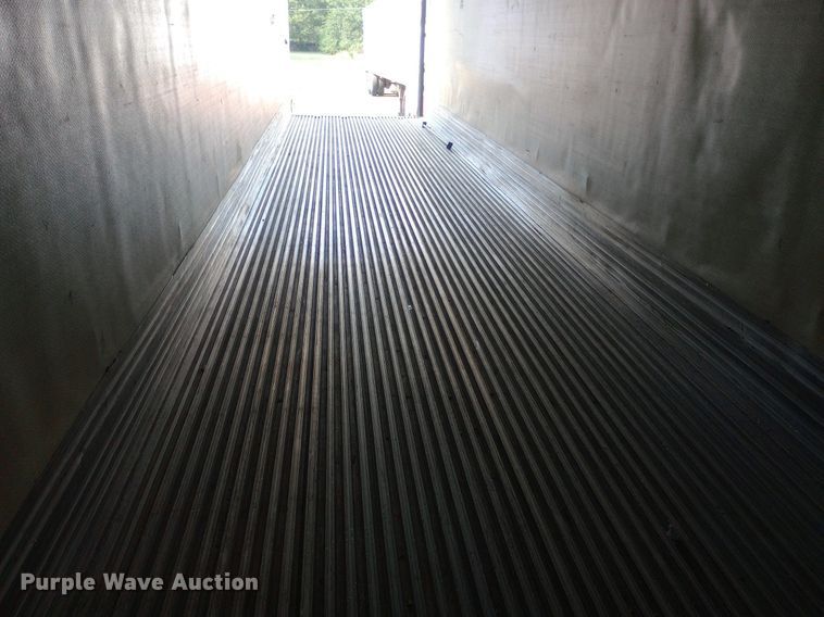 image for item NY9352 2009 Utility 3000R refrigerated van trailer