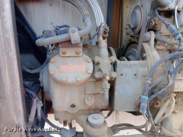 image for item NY9352 2009 Utility 3000R refrigerated van trailer