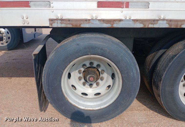 image for item NY9352 2009 Utility 3000R refrigerated van trailer